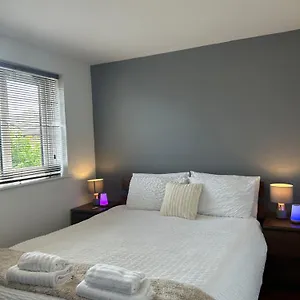 Apartment Beautiful View Near Canary Wharf, London